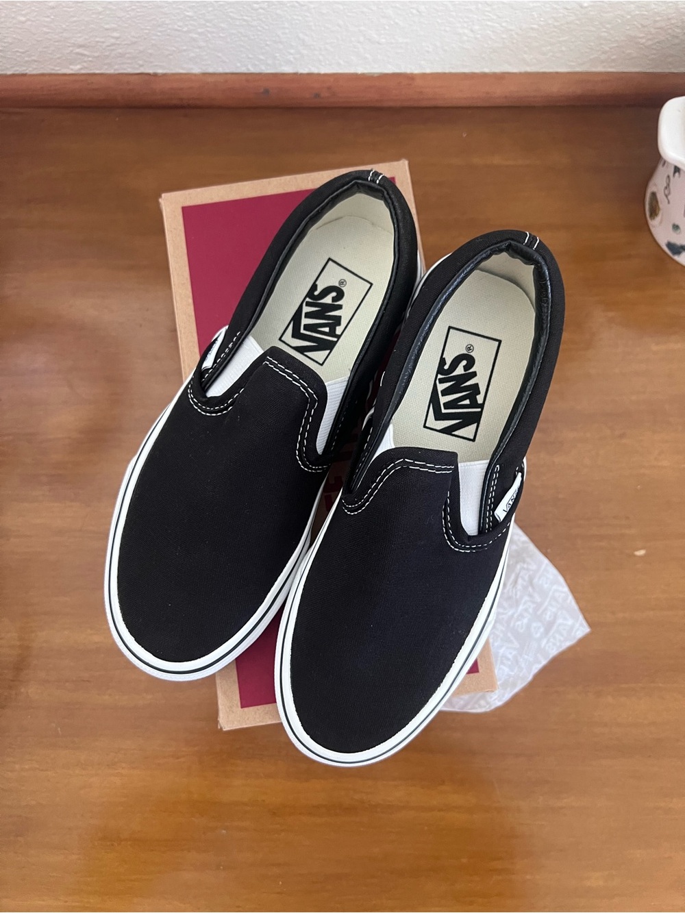 NIB Black White Sole Classic Slip On Shoes 5